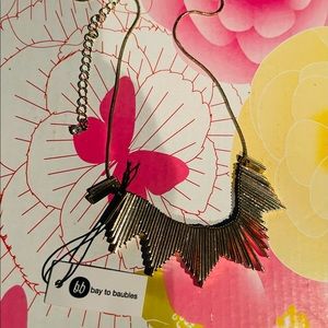 ✨brand new gold cute necklace✨